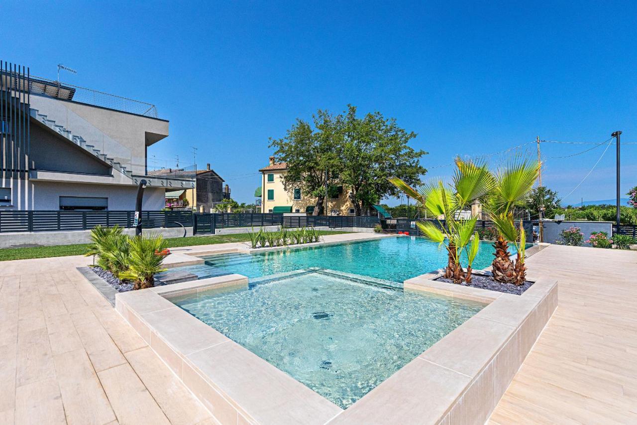 Una Terrazza Sul Lago A2 Con Piscina By Wonderful Italy Apartment Peschiera del Garda Exterior photo